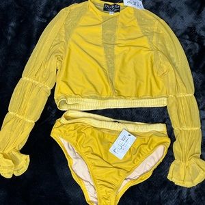 **NWT RUE 107 2 piece swimsuit